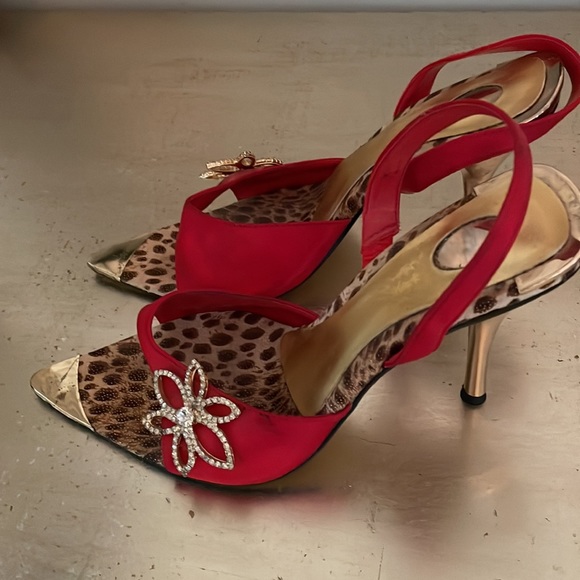 Vintage Red Diva 4” heels with animal print! - Picture 4 of 8